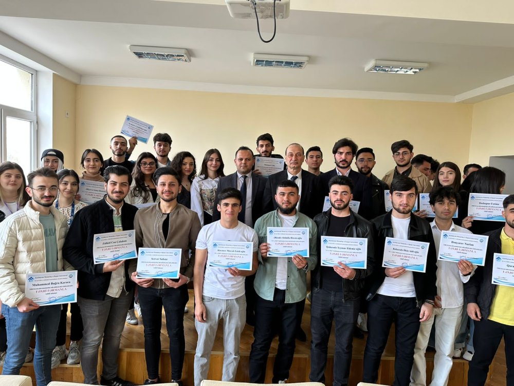 AzMIU-nun "ST ve MKS" fakultesinde ictimai islerde ve tedrisde ferqlendiklerine gore fakulte rehberliyi terefinden bir sira telebeler fexri fermanla teltif edilmisdir