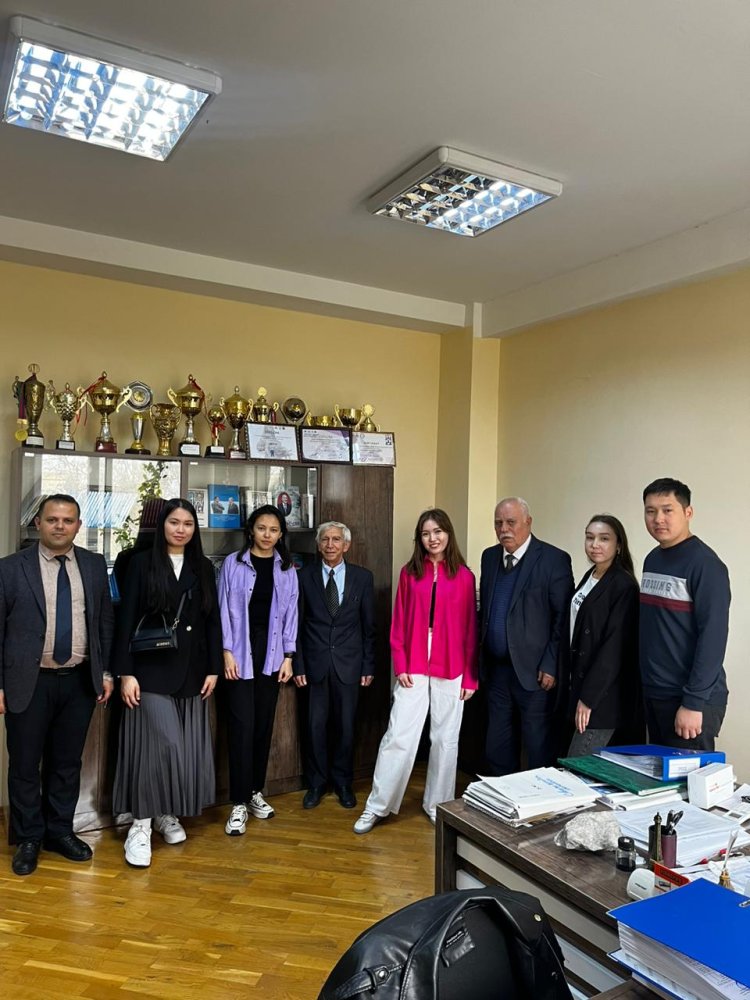 Qazaxistan Respublikasi Satbayev Universitetinin 2-ci kurs magistr telebeleri AzMIU-da Elmi-tedqiqat tecrubesinde istirak edirler