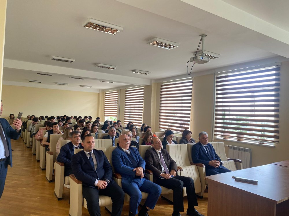 AzMIU-nun "Meliorasiya ve su teserrufati tikintisi" kafedrasinin COP-29 uzre Fealiyyet planina esasen "Azerbaycanin ekoloji problemleri ve onun helli yollari" adli elmi seminari kecirilmisdir.